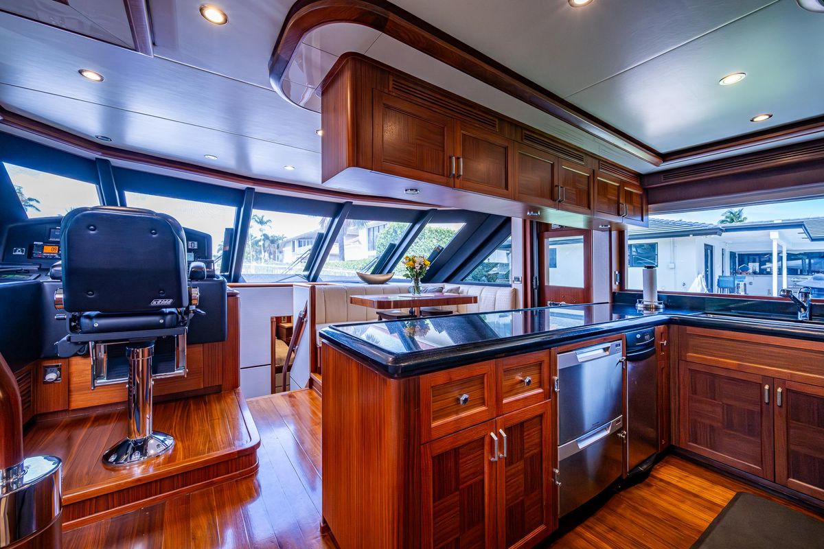 2011 Ocean Alexander 85 