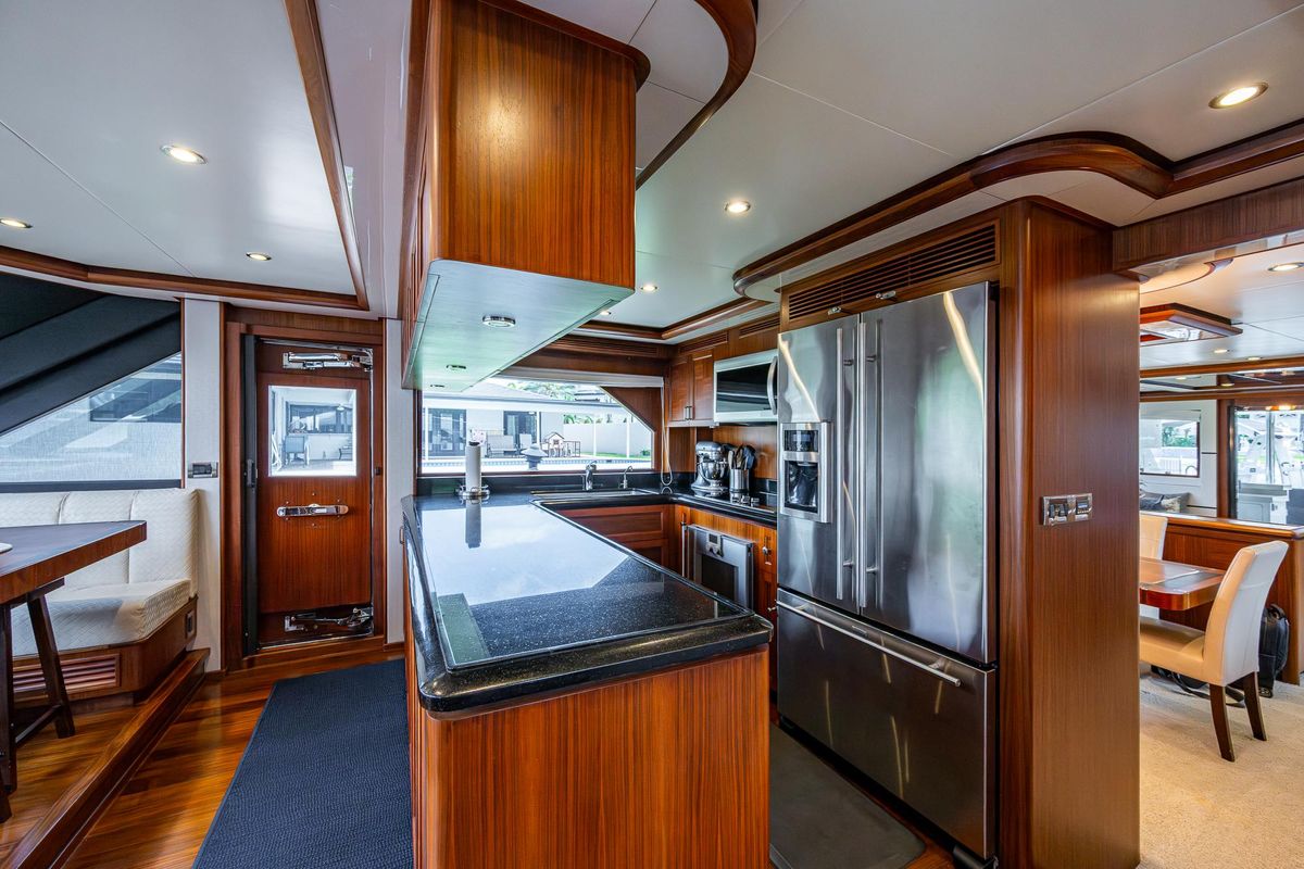 2011 Ocean Alexander 85 