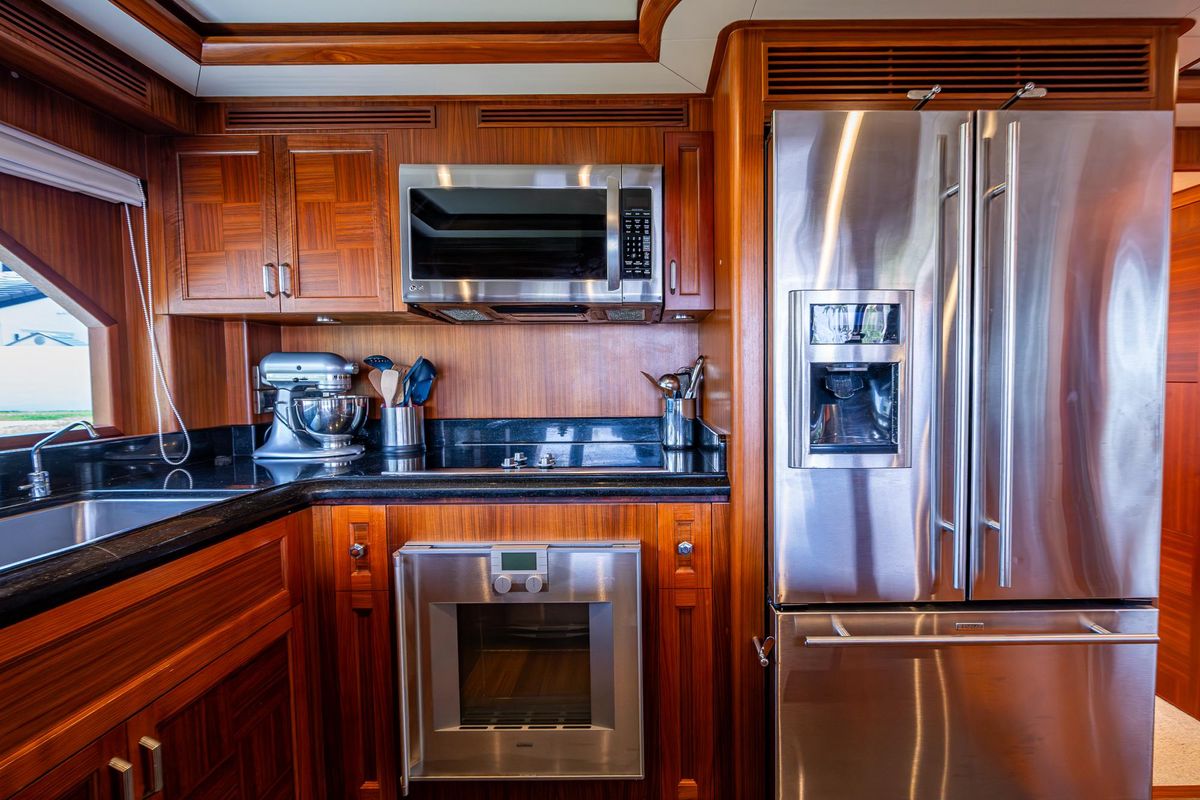 2011 Ocean Alexander 85 