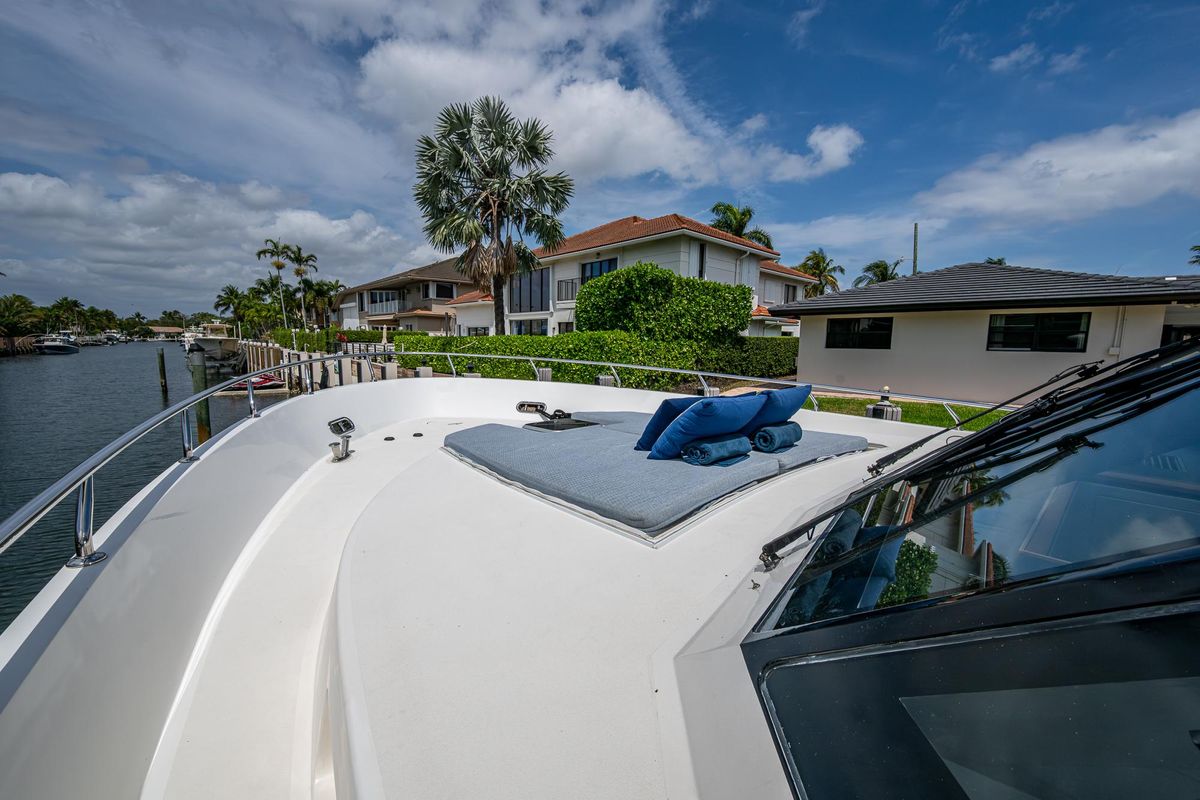 2011 Ocean Alexander 85 