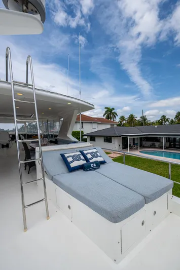 Uncorked Yacht Photos Pics Ocean Alexander 85E 2011 yacht with sun loungers and ladder, under a blue sky.