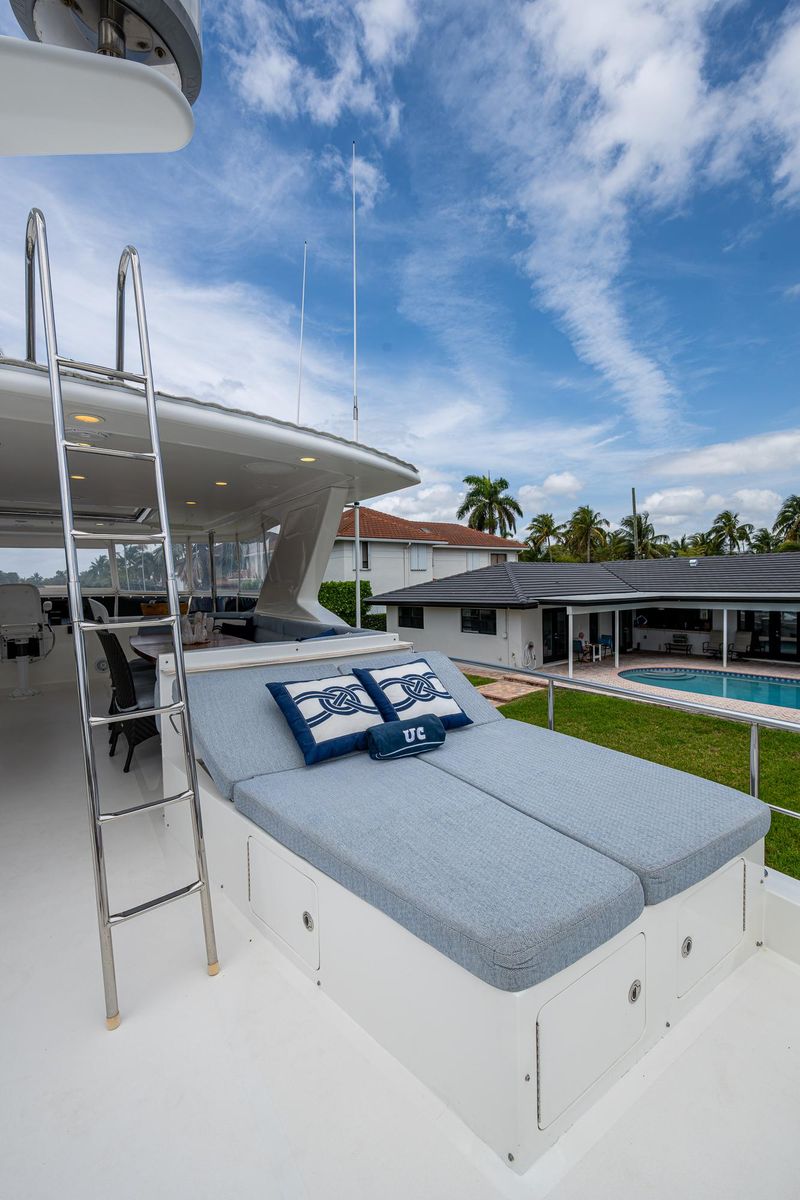2011 Ocean Alexander 85 