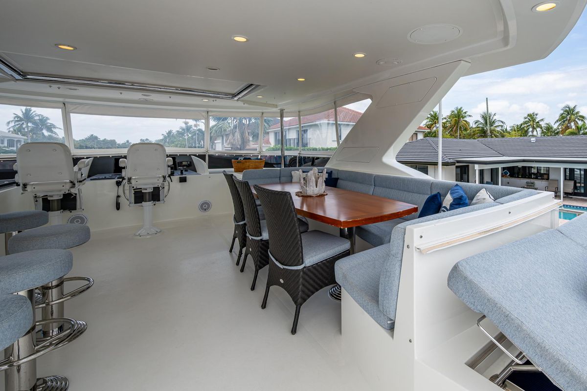 2011 Ocean Alexander 85 