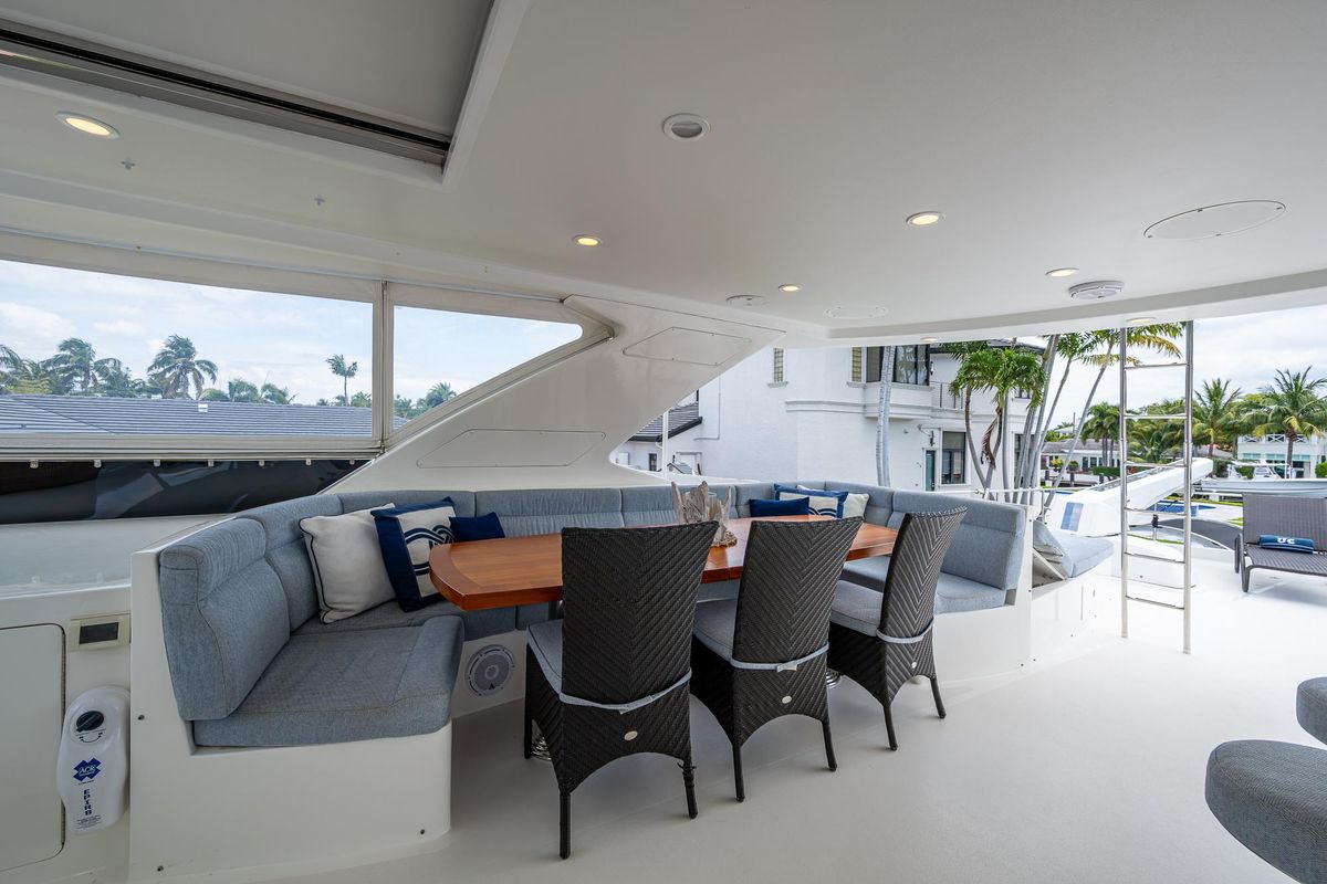 2011 Ocean Alexander 85 