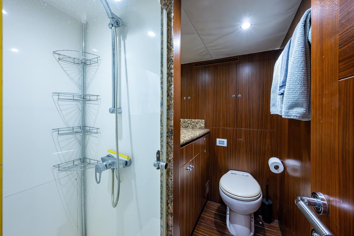2011 Ocean Alexander 85 