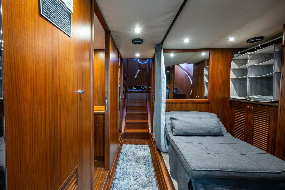 2011 Ocean Alexander 85 