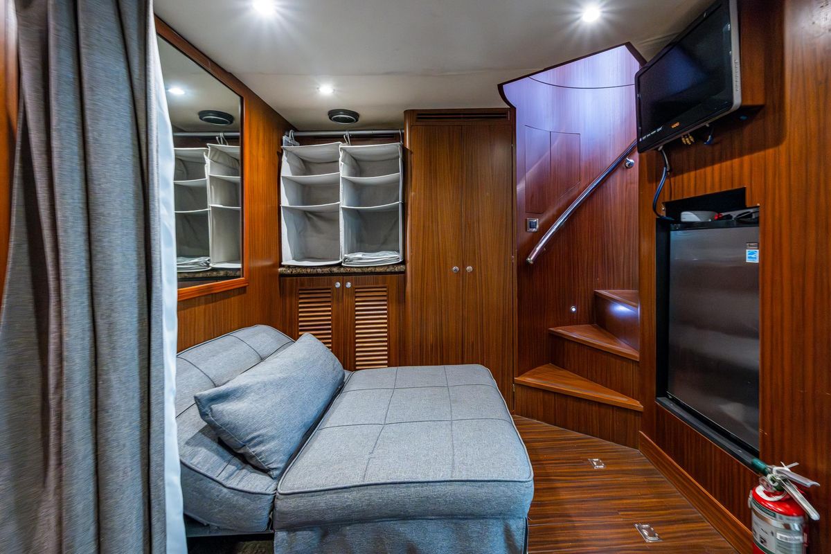 2011 Ocean Alexander 85 