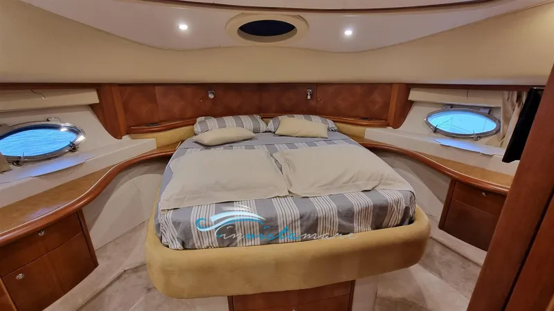  Yacht Photos Pics Aicon 56 camera armatore