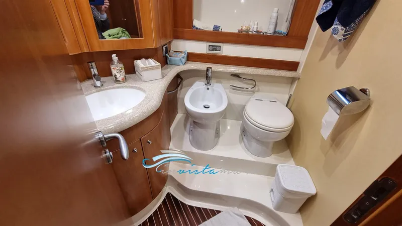  Yacht Photos Pics Aicon 56 bagno 1