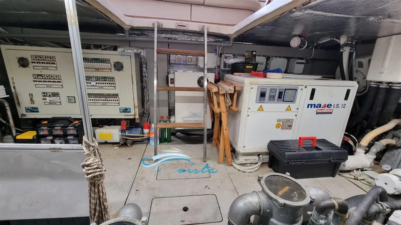  Yacht Photos Pics Aicon 56 sala motori