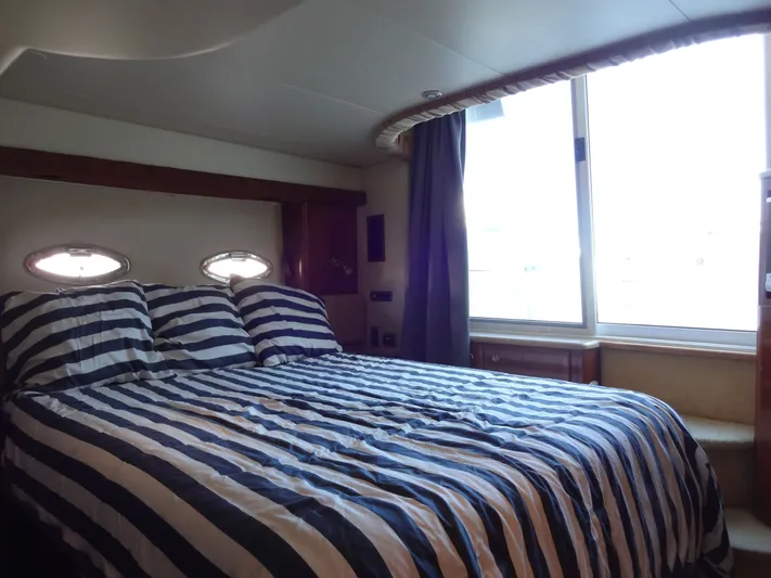 Lit Up Yacht Photos Pics 