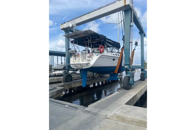 Yacht Photos Pics 2010 Hunter Sailing Diver yacht in dry dock, supported by a boat lift.