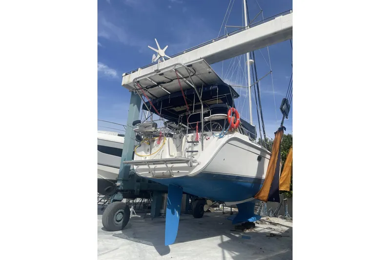  Yacht Photos Pics 2010 Hunter Sailing Diver yacht in dry dock, featuring blue hull and deck equipment.