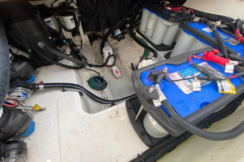  Yacht Photos Pics 2019 Boston Whaler 270 Vantage engine compartment with batteries and wiring.