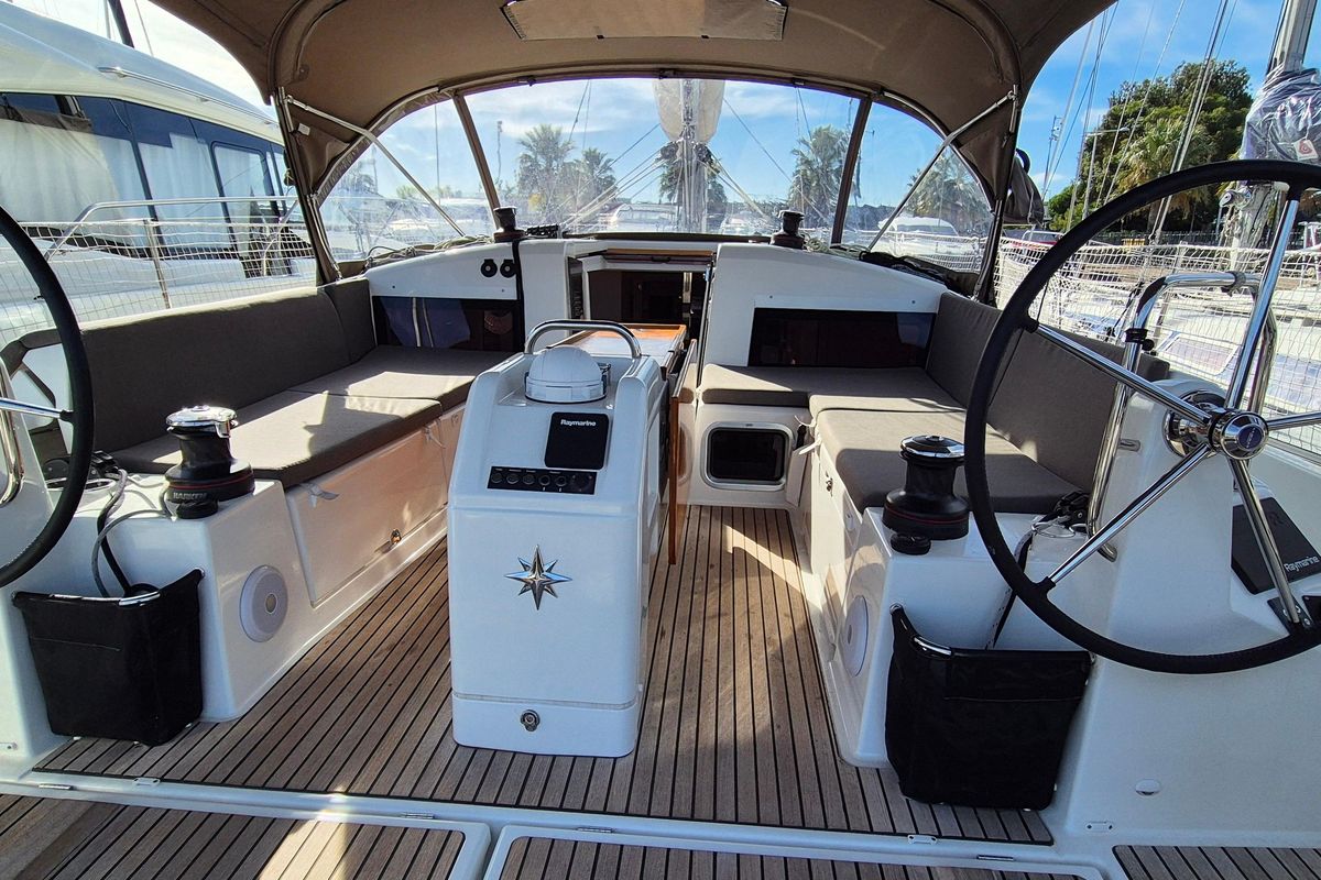 2022 Jeanneau 43 