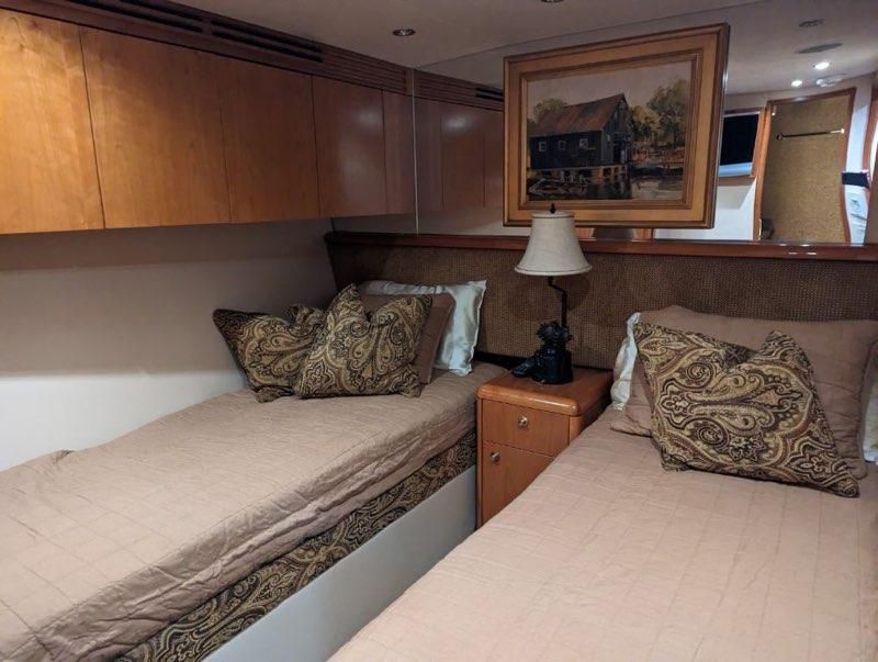2007 Hatteras 68 