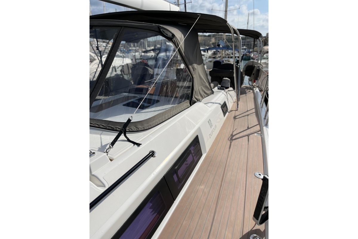 2022 Dufour 49 