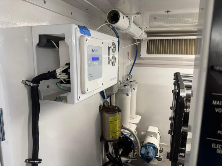 Nauti Toy Yacht Photos Pics 