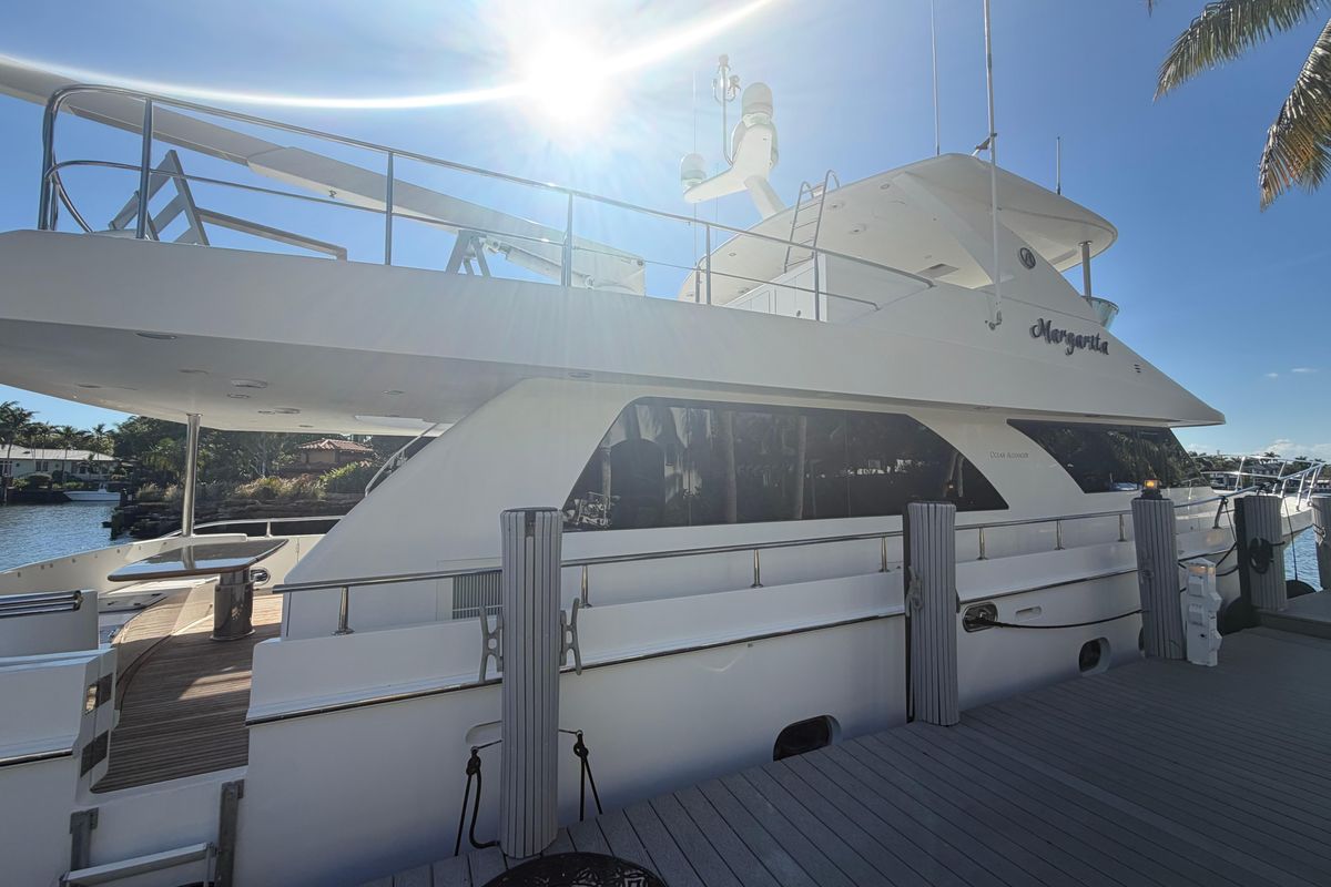 2010 Ocean Alexander 74 