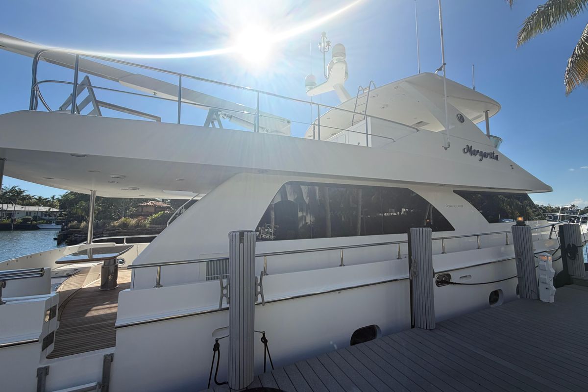 2010 Ocean Alexander 74 