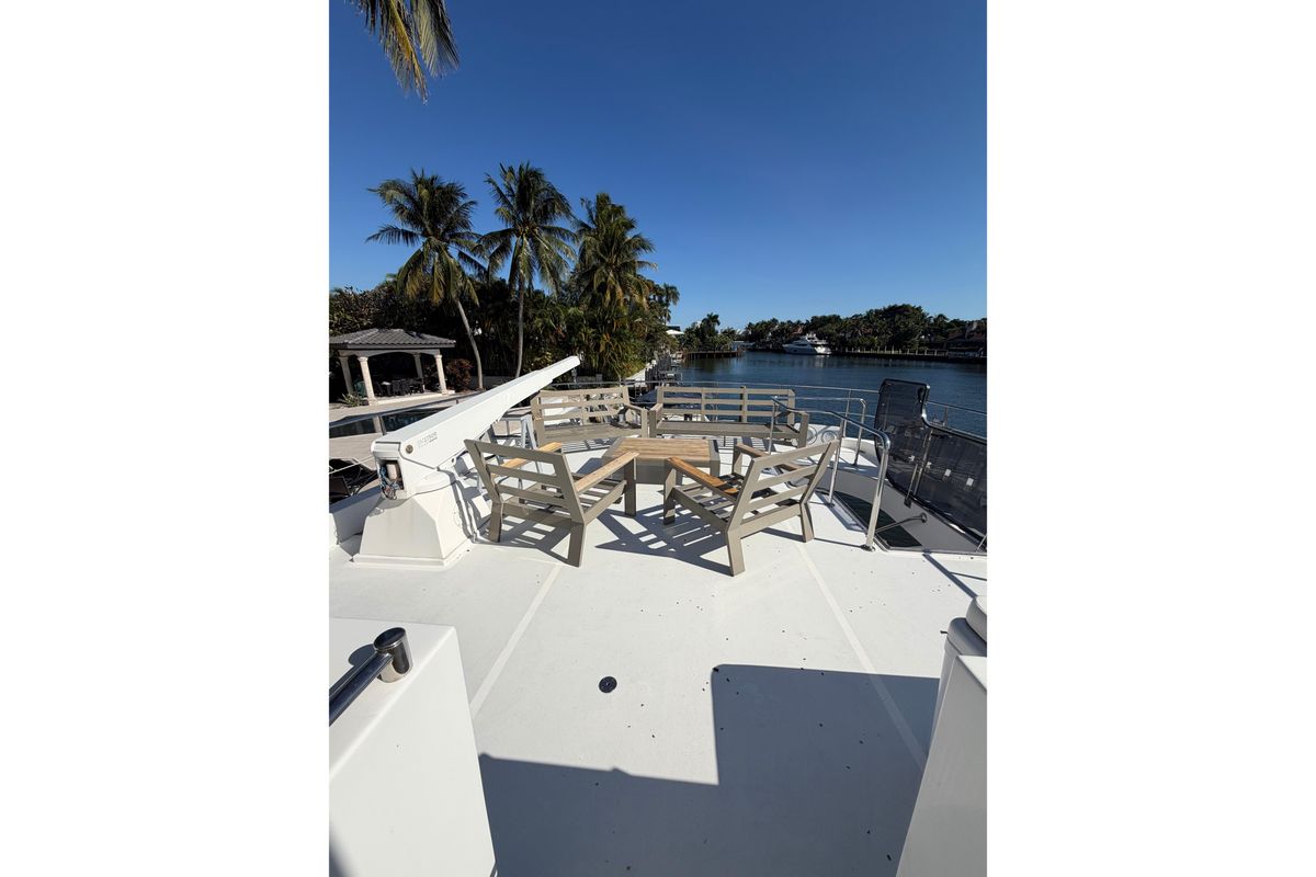 2010 Ocean Alexander 74 