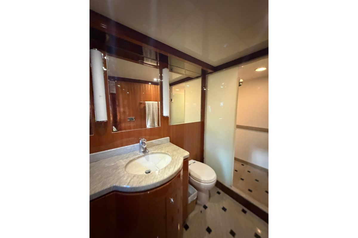 2010 Ocean Alexander 74 