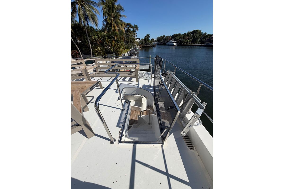 2010 Ocean Alexander 74 