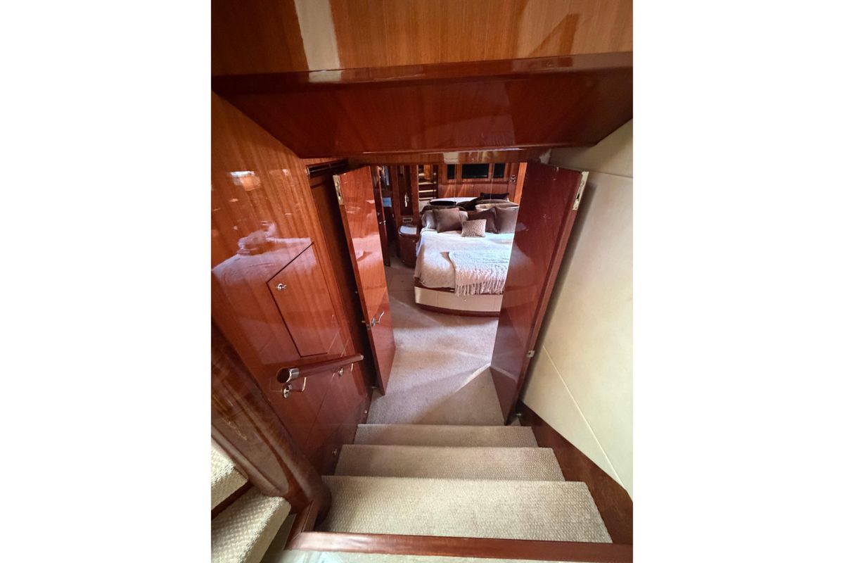 2010 Ocean Alexander 74 