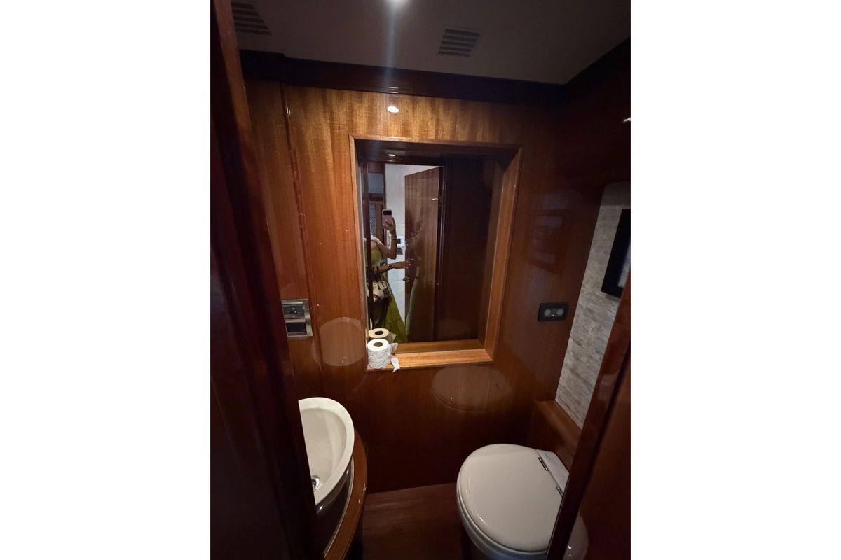 2010 Ocean Alexander 74 