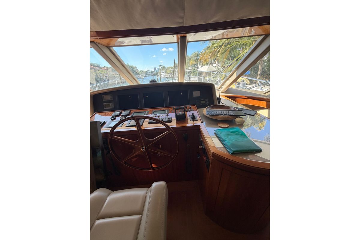 2010 Ocean Alexander 74 