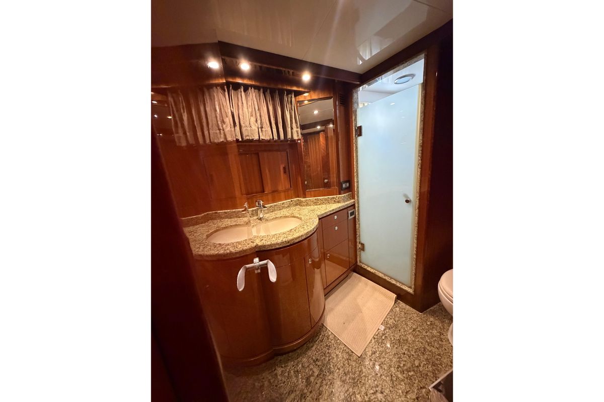 2010 Ocean Alexander 74 