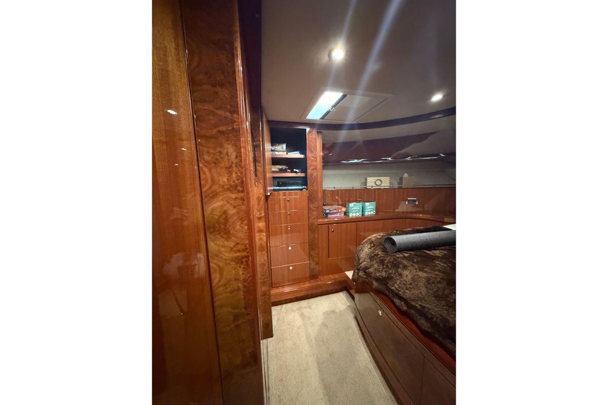 2010 Ocean Alexander 74 