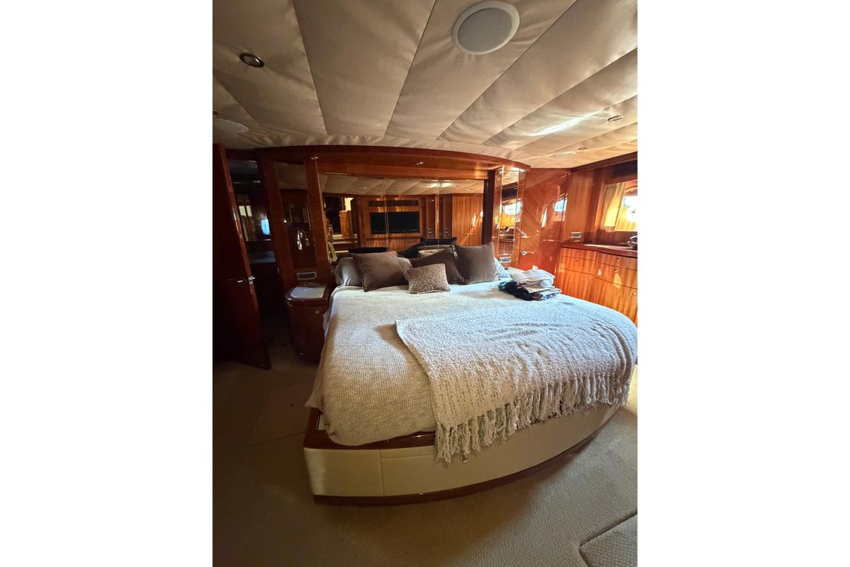 2010 Ocean Alexander 74 
