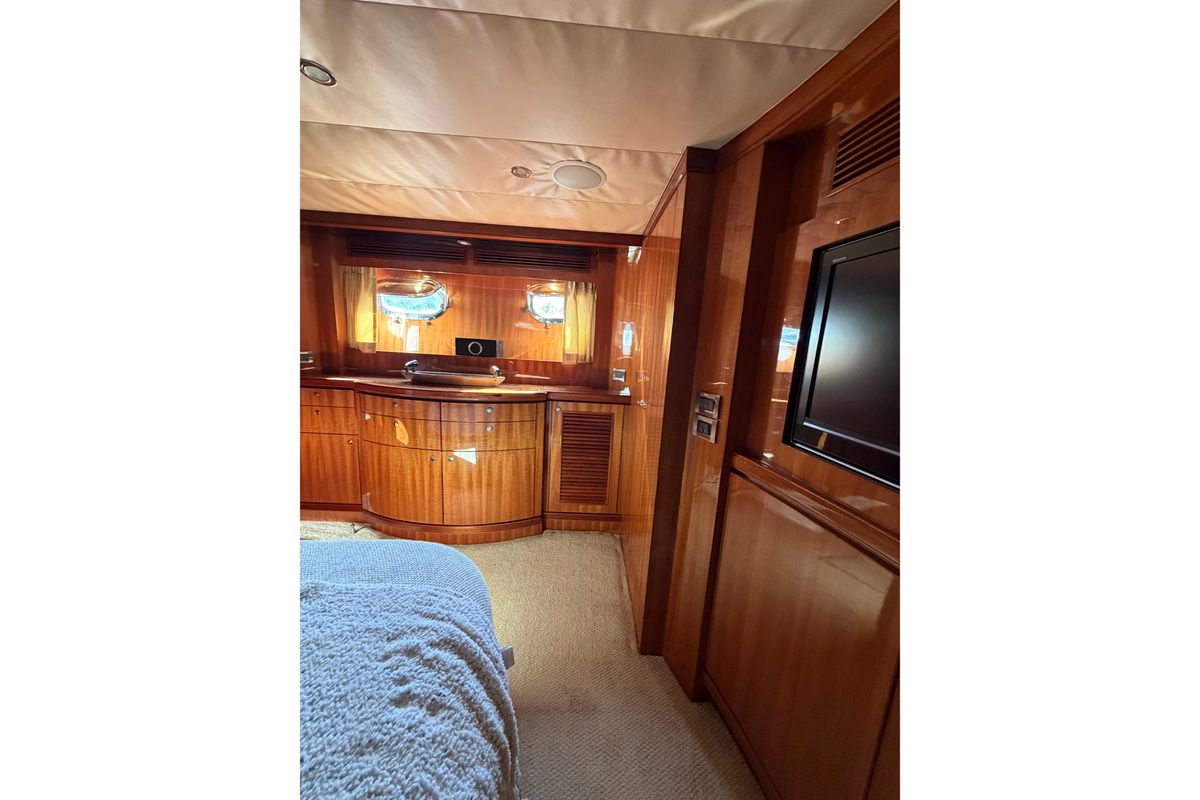 2010 Ocean Alexander 74 