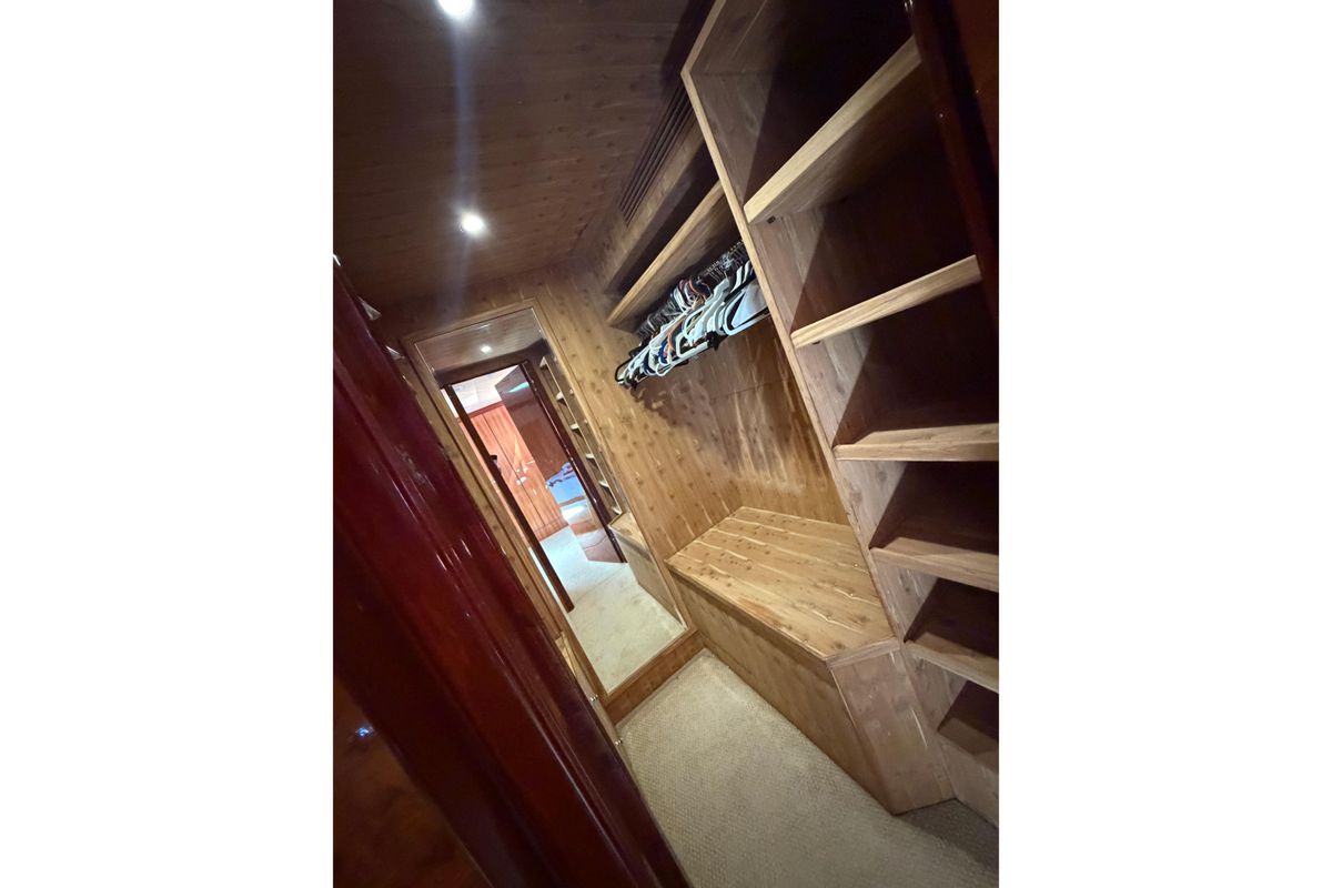 2010 Ocean Alexander 74 