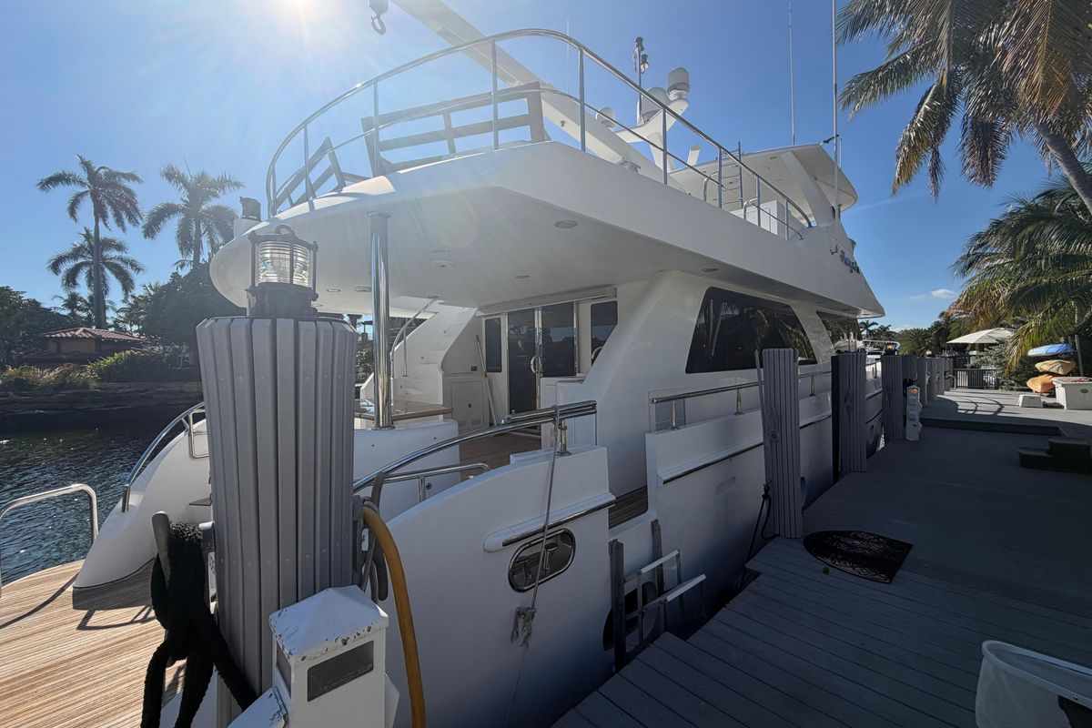 2010 Ocean Alexander 74 