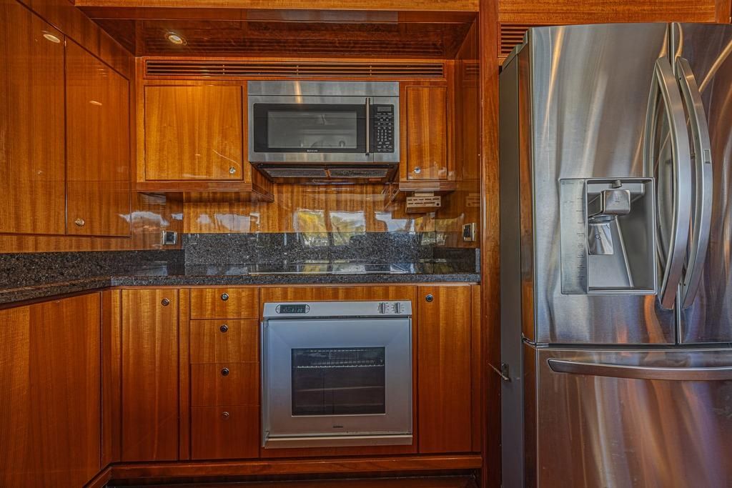 2010 Ocean Alexander 74 