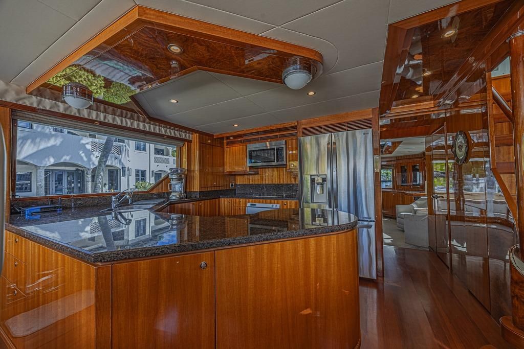 2010 Ocean Alexander 74 