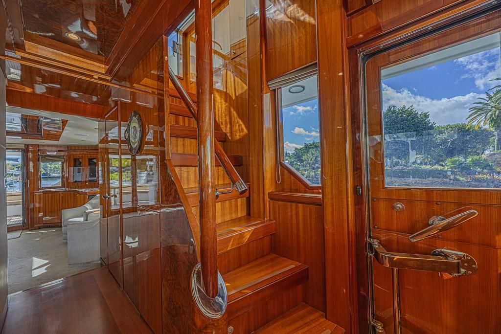 2010 Ocean Alexander 74 