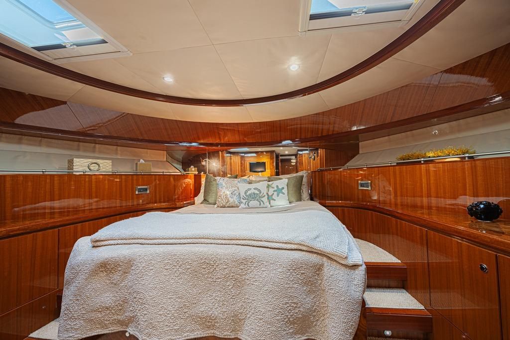 2010 Ocean Alexander 74 