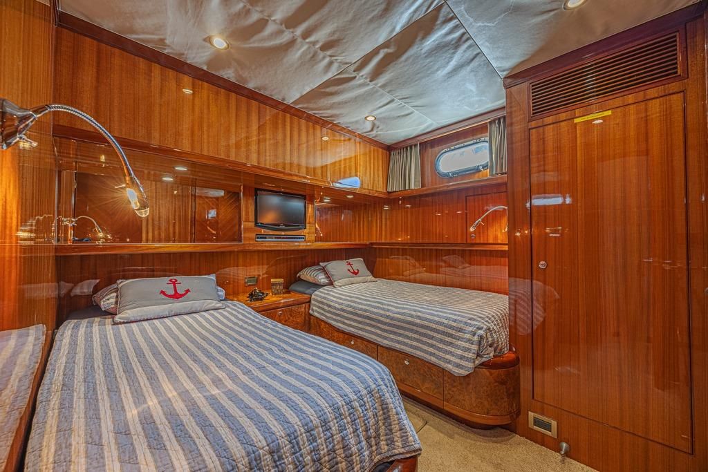 2010 Ocean Alexander 74 