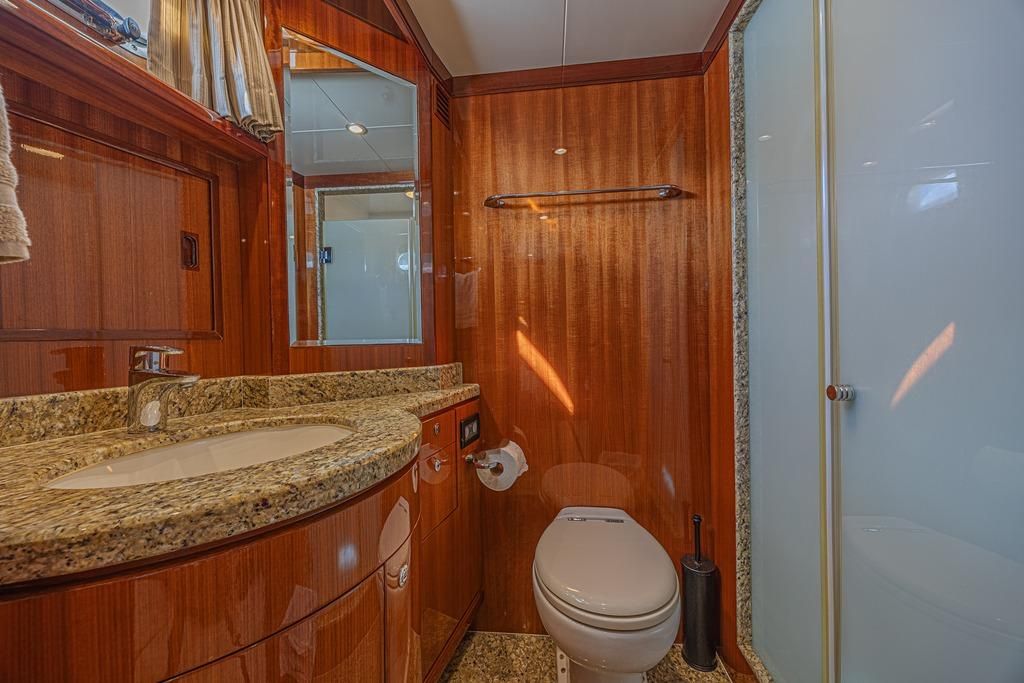 2010 Ocean Alexander 74 