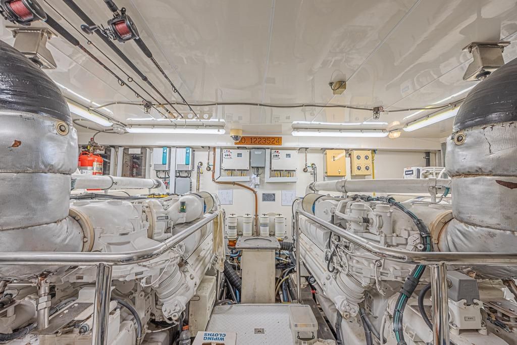 2010 Ocean Alexander 74 