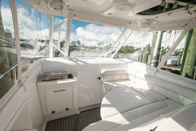  Yacht Photos Pics 2018 Everglades 350 LX- Salon