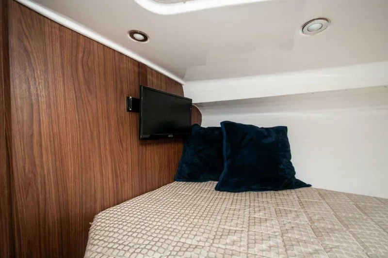  Yacht Photos Pics 2018 Everglades 350 LX- Cuddy