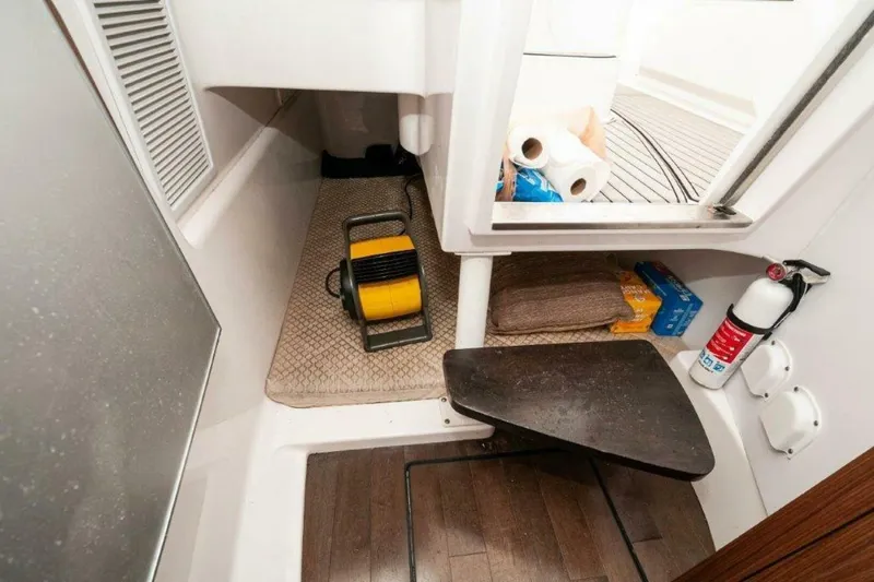  Yacht Photos Pics 2018 Everglades 350 LX- Mid Birth