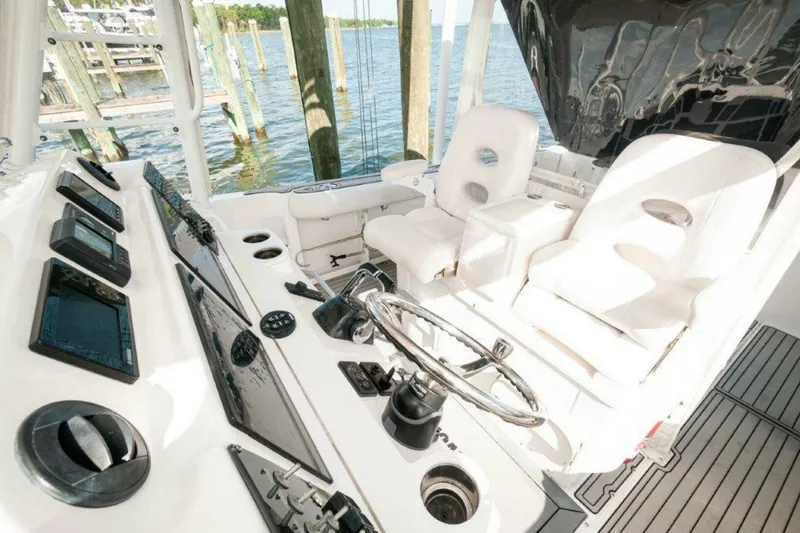  Yacht Photos Pics 2018 Everglades 350 LX-Helm