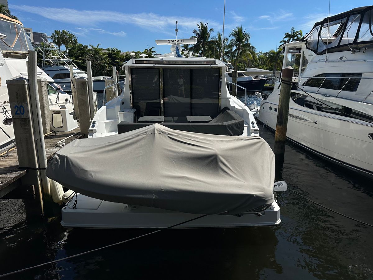 2023 Cruisers Yachts 42 