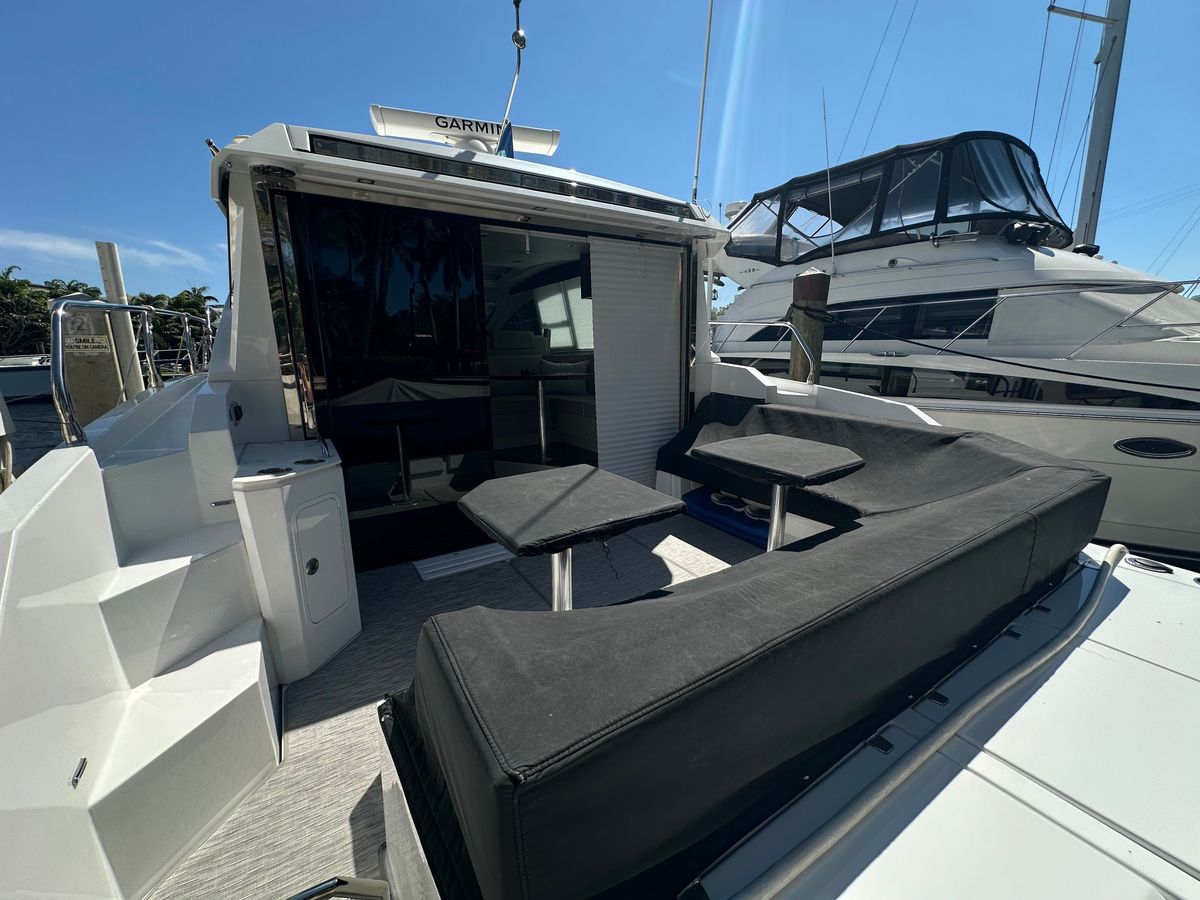 2023 Cruisers Yachts 42 