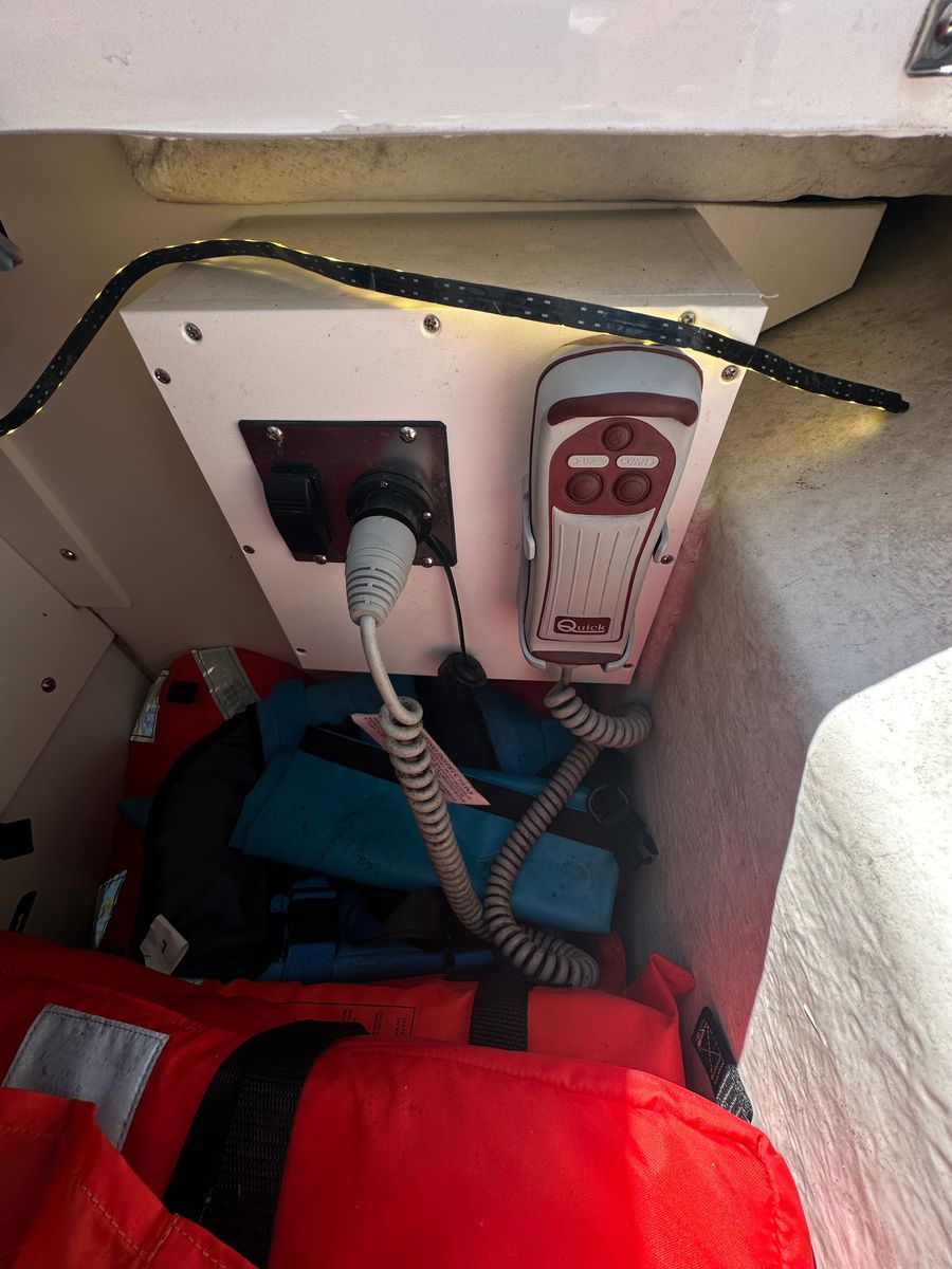 2023 Cruisers Yachts 42 